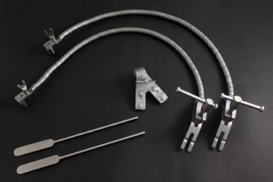 Leyla Self Retractor Brain Retractor Set Two Arms Orthopedic Surgical Instrument