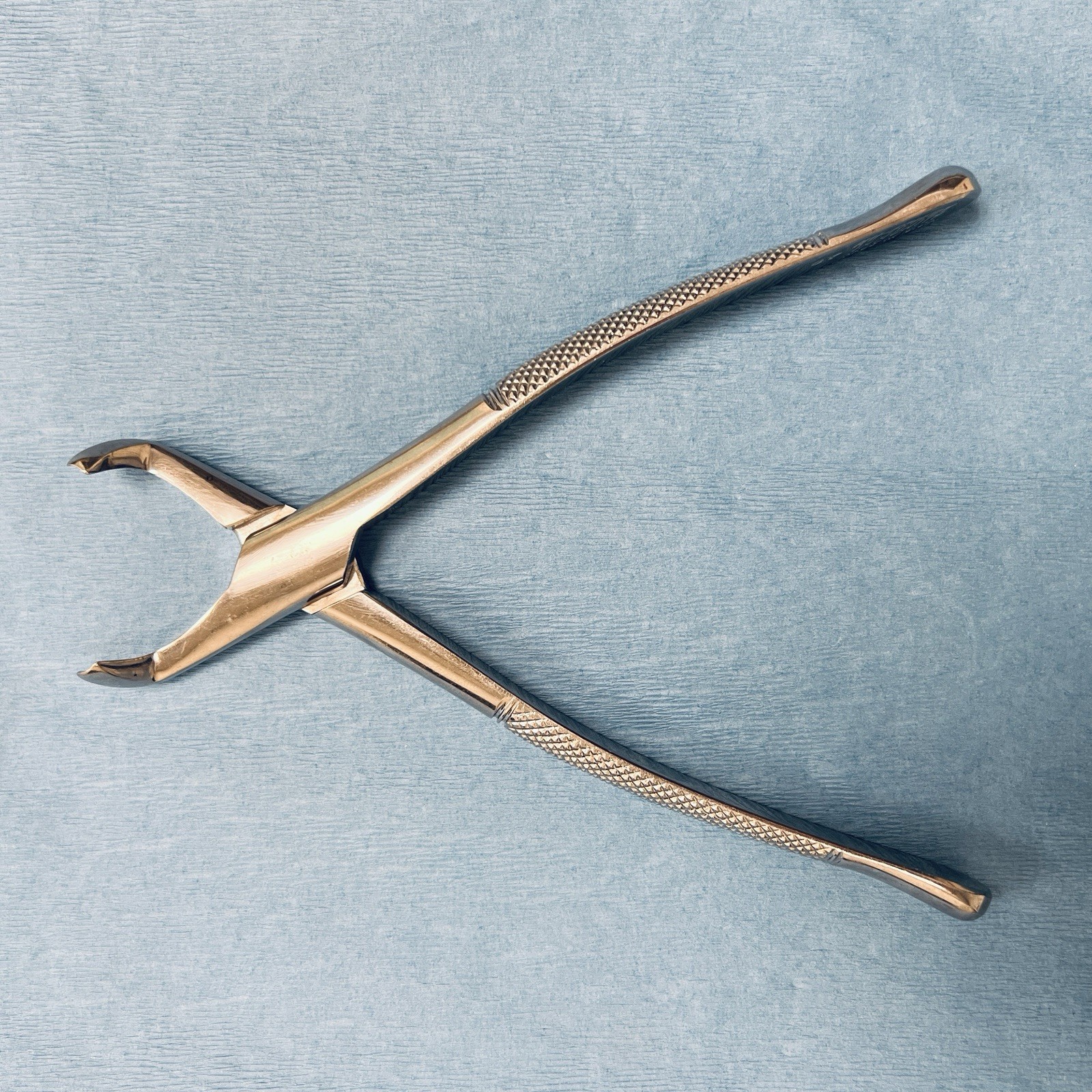 Hu-Friedy #222 Extraction Forceps, Lower Molar, Universal, C7