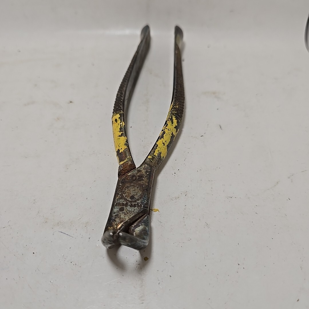 Clev-Dent Dental Oral Surgical Forceps Tool Metal Primative Vintage Retro