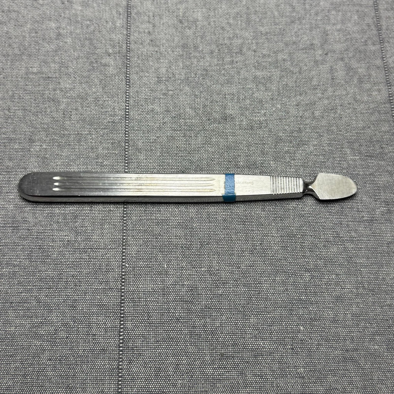 Dental Stainless Steel Spatula Surgical Instrument Switzerland Textured Handle